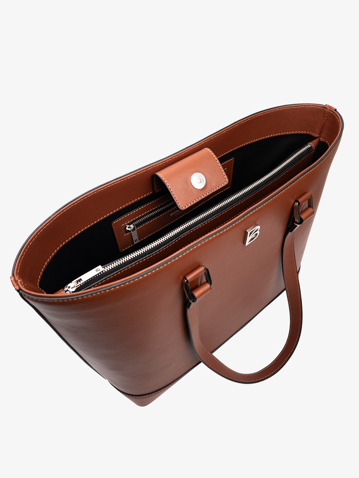 bonatina-bolso-cuero-argentino-lucrecia-grande-suela-detalle-172-1.jpg Bolso de cuero argentino Bonatina, modelo Lucrecia, tamaño grande, color suela, vista de detalle