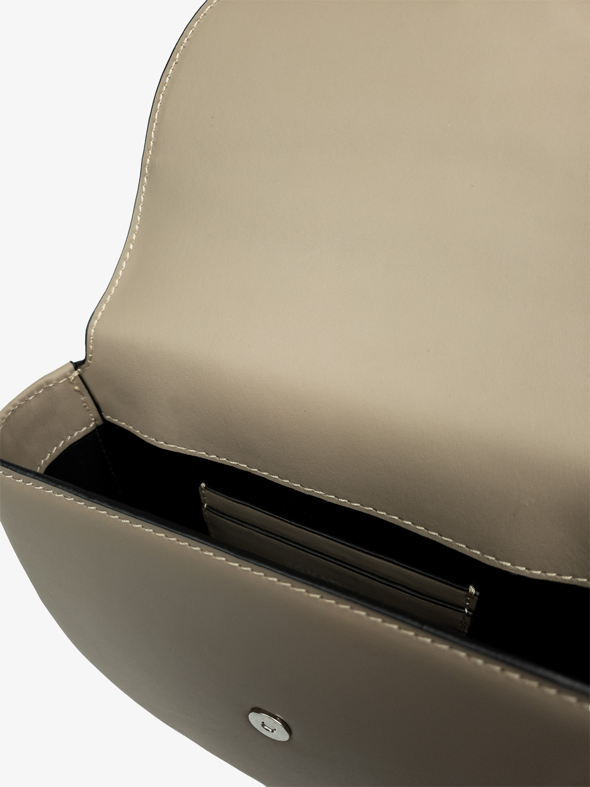 bonatina-cartera-autor-argentina-emma-mini-vison-detalle-95.jpg Cartera de autor argentina Bonatina, modelo Emma, tamaño mini, color visón, vista de detalle