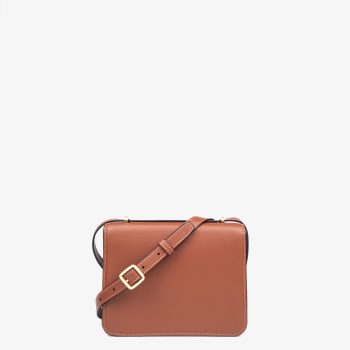bonatina-cartera-cuero-artesanal-julia-pequena-suela-espalda-11.jpg Cartera de cuero artesanal Bonatina, modelo Julia, tamaño pequeño, color suela, vista de espalda