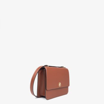 bonatina-cartera-cuero-artesanal-julia-pequena-suela-oblicuo-11.jpg Cartera de cuero artesanal Bonatina, modelo Julia, tamaño pequeño, color suela, vista oblicuo