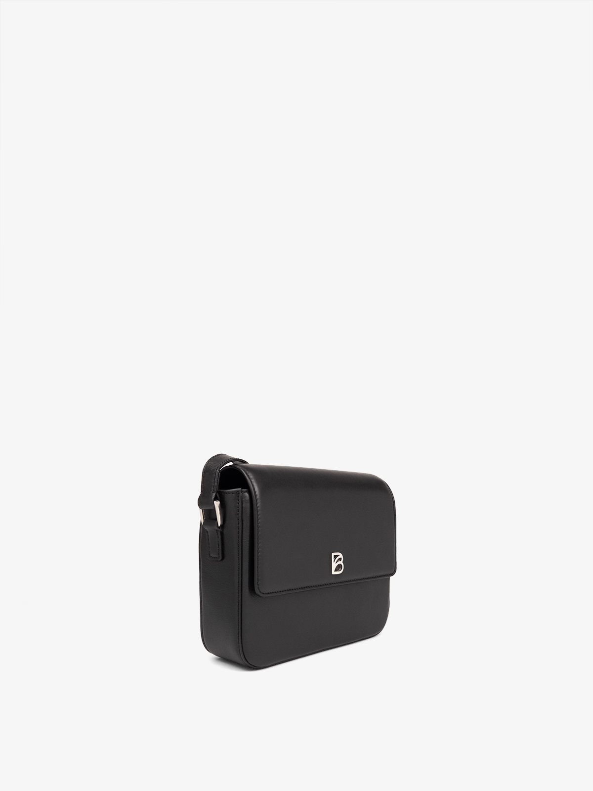 Cartera de cuero artesanal Bonatina, modelo Martina, tamaño pequeño, color negro, vista oblicuo