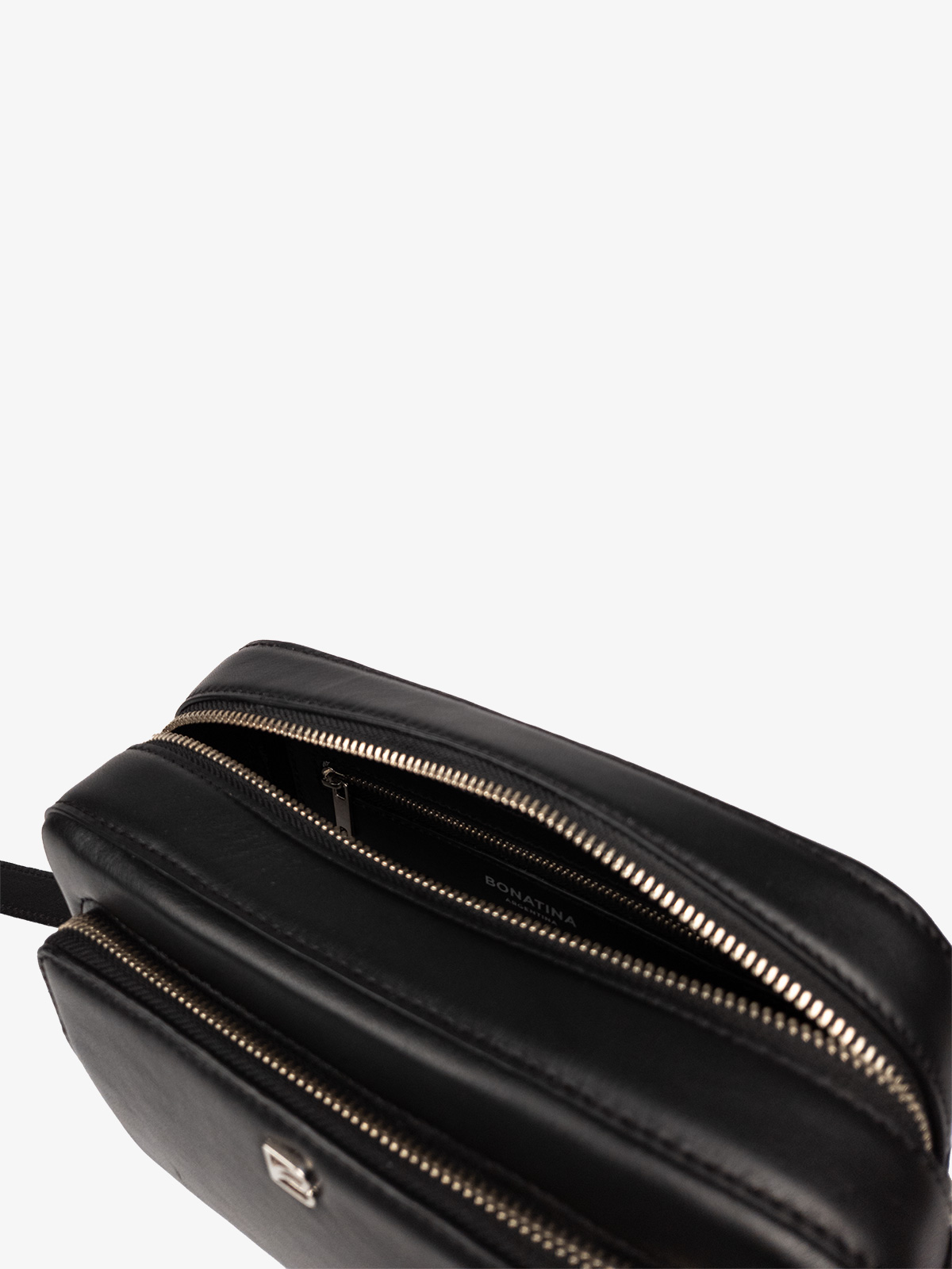 bonatina-cartera-cuero-calidad-jana-pequena-negro-detalle-87.jpg Cartera de cuero de calidad Bonatina, modelo Jana,tamaño pequeño, color negro, vista de detalle