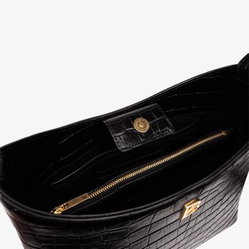 Cartera Bonatina de cuero croco negro de cuero artesanal, modelo Clara, tamaño mediana alta , vista de detalle