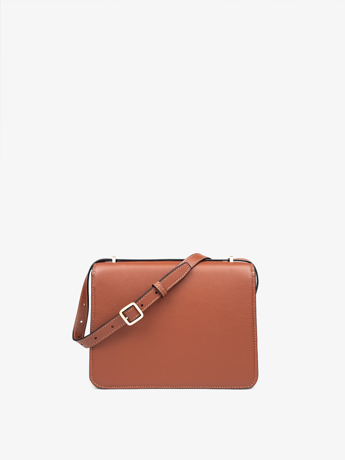 bonatina-cartera-elegante-mujer-julia-mediana-suela-espalda-16 Cartera elegante para mujer de cuero argentino Bonatina, modelo Julia , tamaño mediana, en color suela, vista de espalda